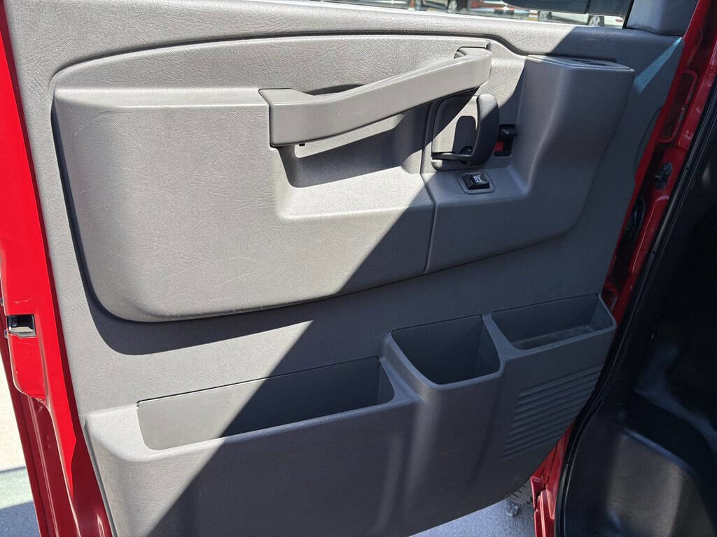 Used 2016 Chevrolet Express 2500 image 7