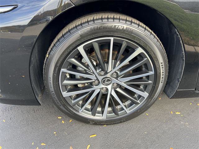 Certified 2025 Lexus ES 350 w/ Premium Package image 8