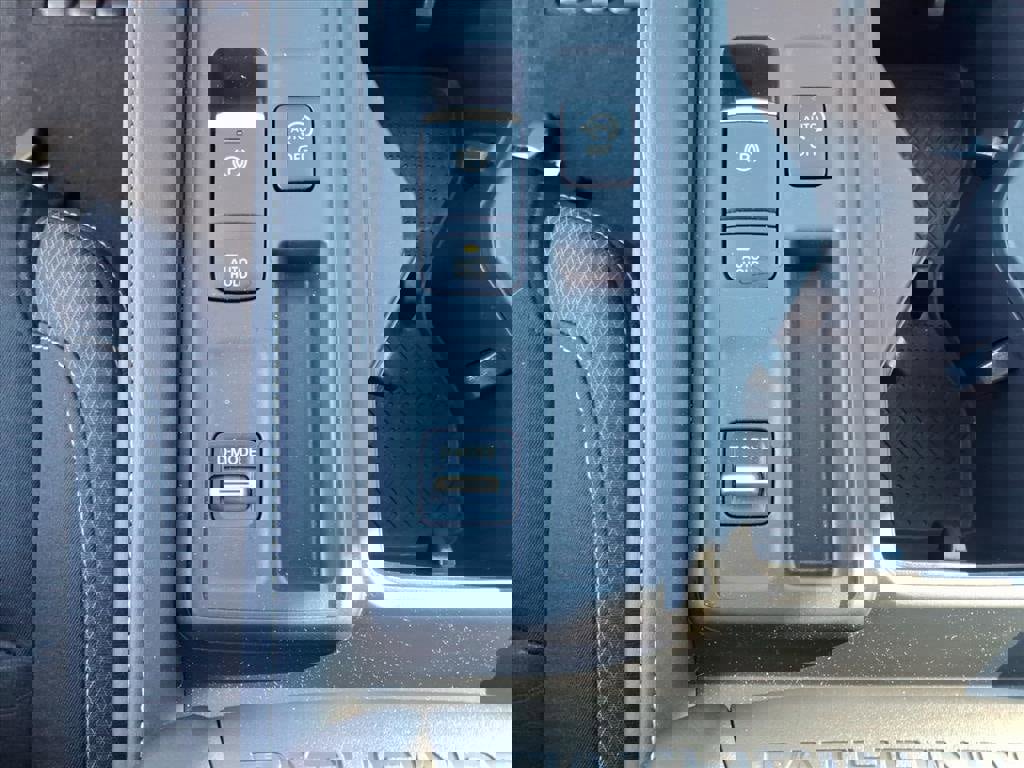 Used 2025 Nissan Pathfinder S image 12