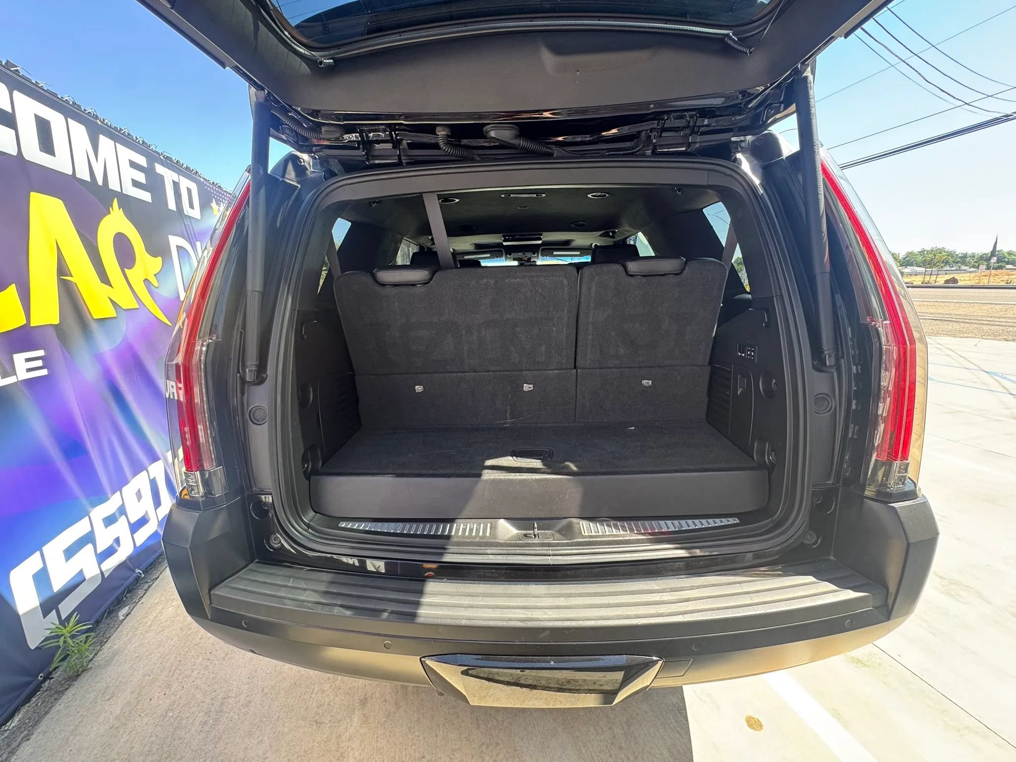 Used 2019 Cadillac Escalade Platinum w/ Escalade Sport Edition AWD/4WD image 26