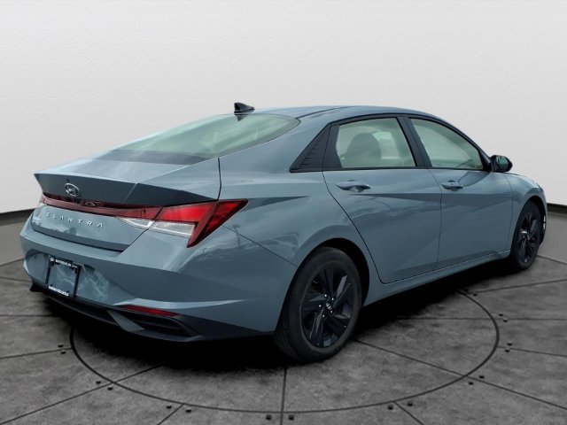 Used 2022 Hyundai Elantra SEL w/ Cargo Package FWD image 4