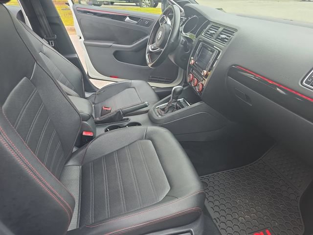 Used 2017 Volkswagen Jetta GLI FWD image 11