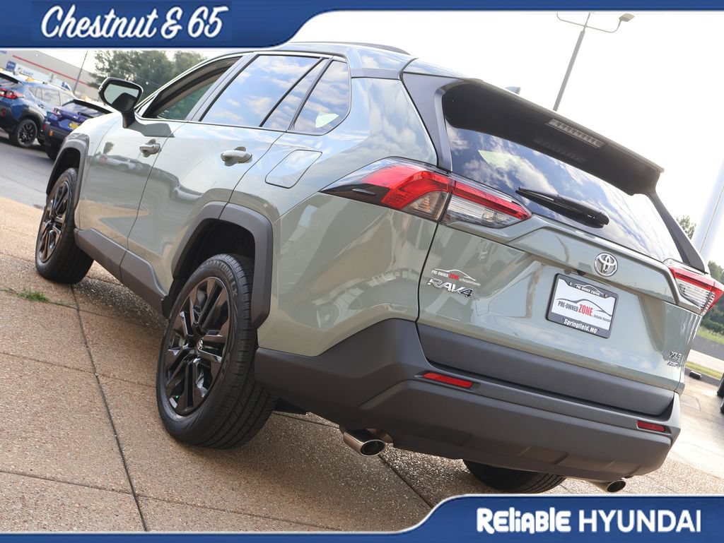 Used 2022 Toyota RAV4 XLE Premium AWD/4WD image 4