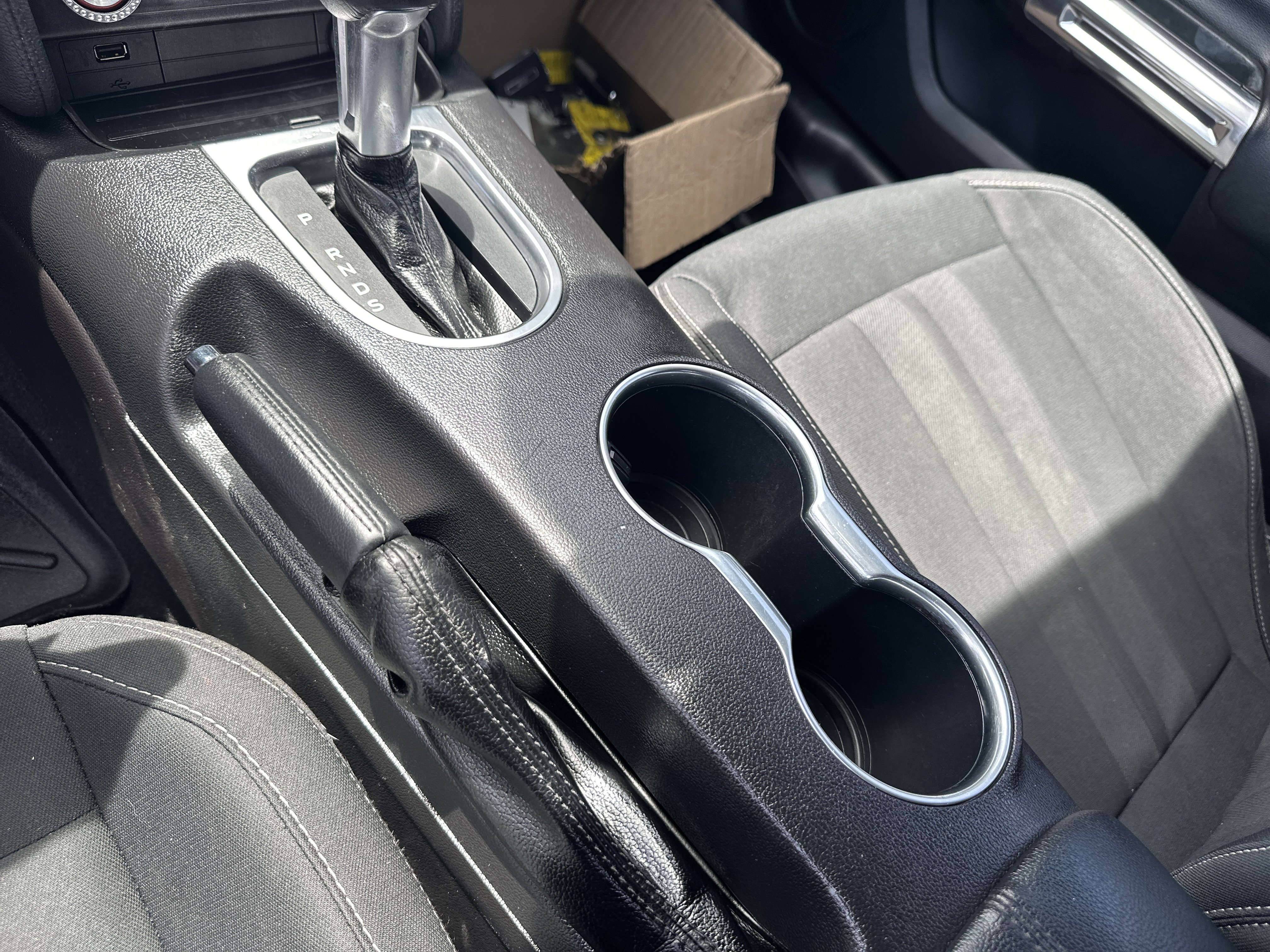 Used 2019 Ford Mustang Convertible w/ Equipment Group 101A RWD image 32