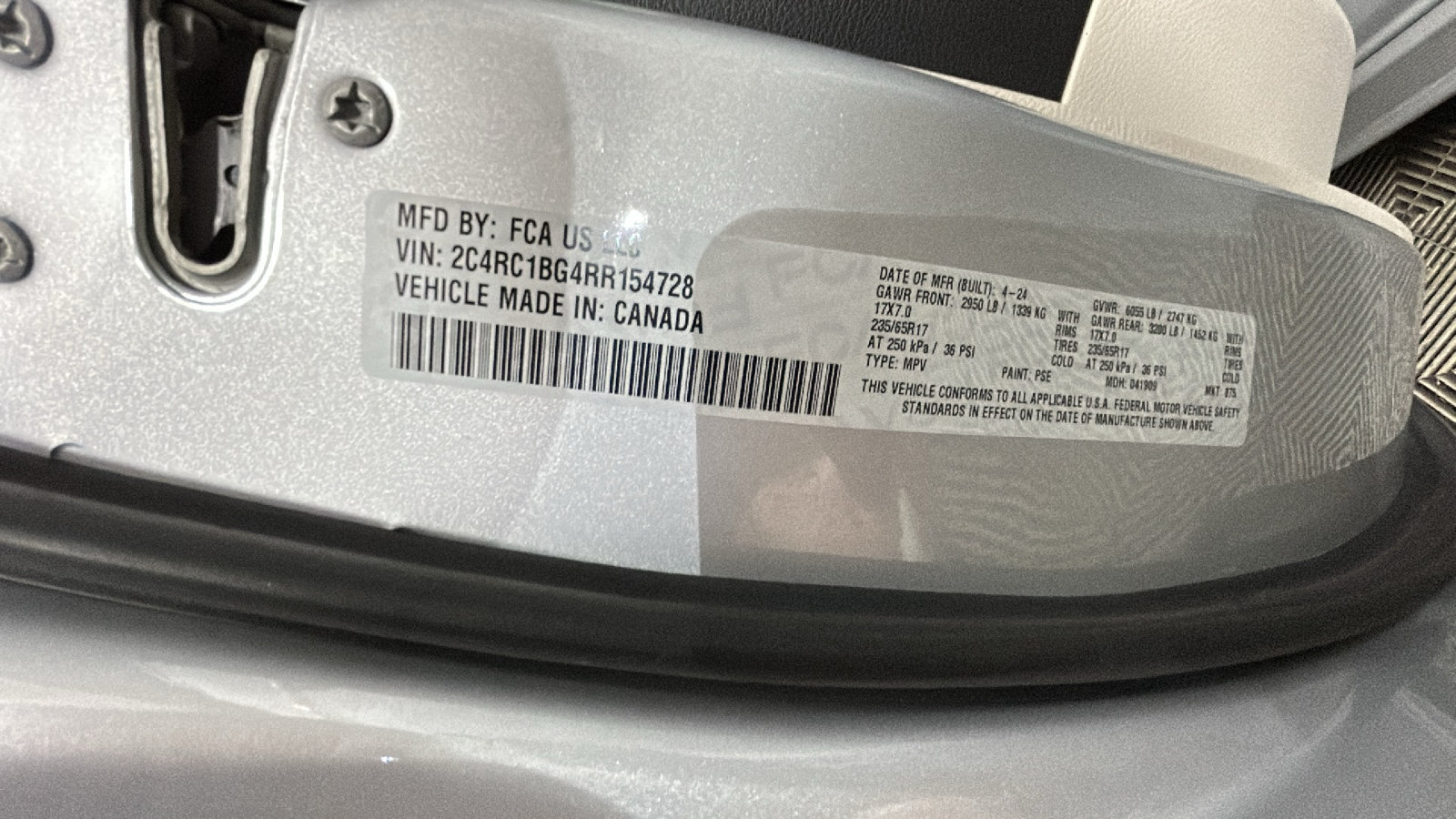 Used 2024 Chrysler Pacifica Touring-L FWD image 11