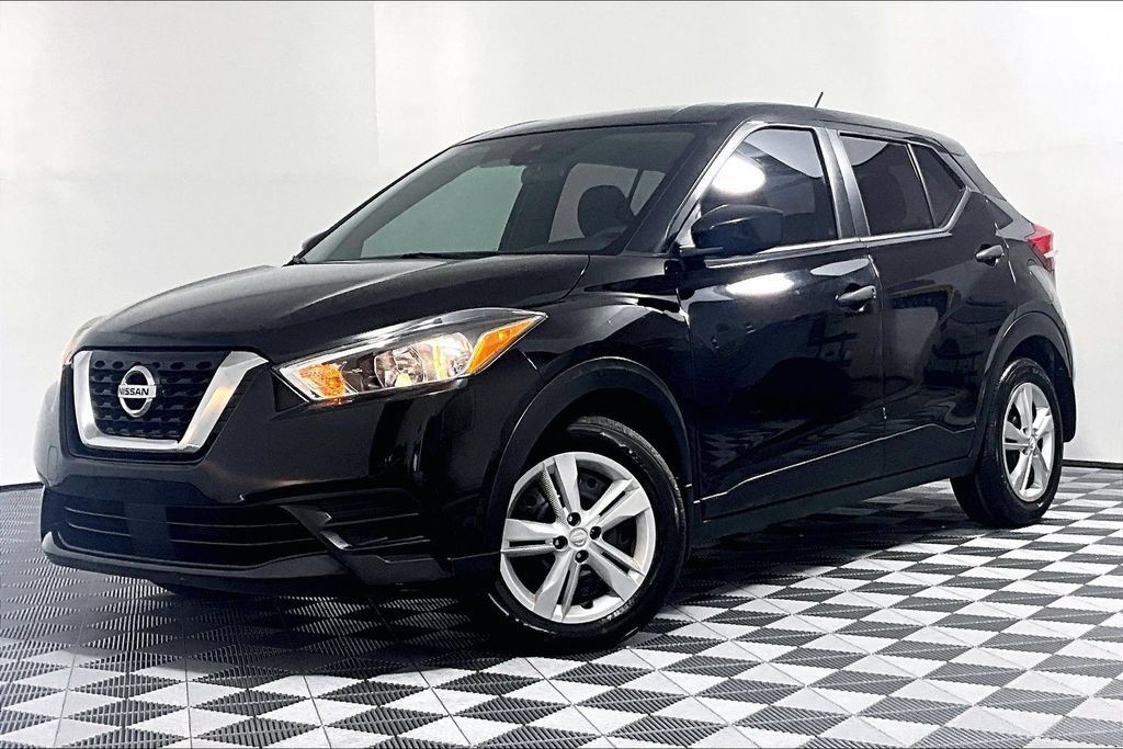 Used 2020 Nissan Kicks S FWD image 2