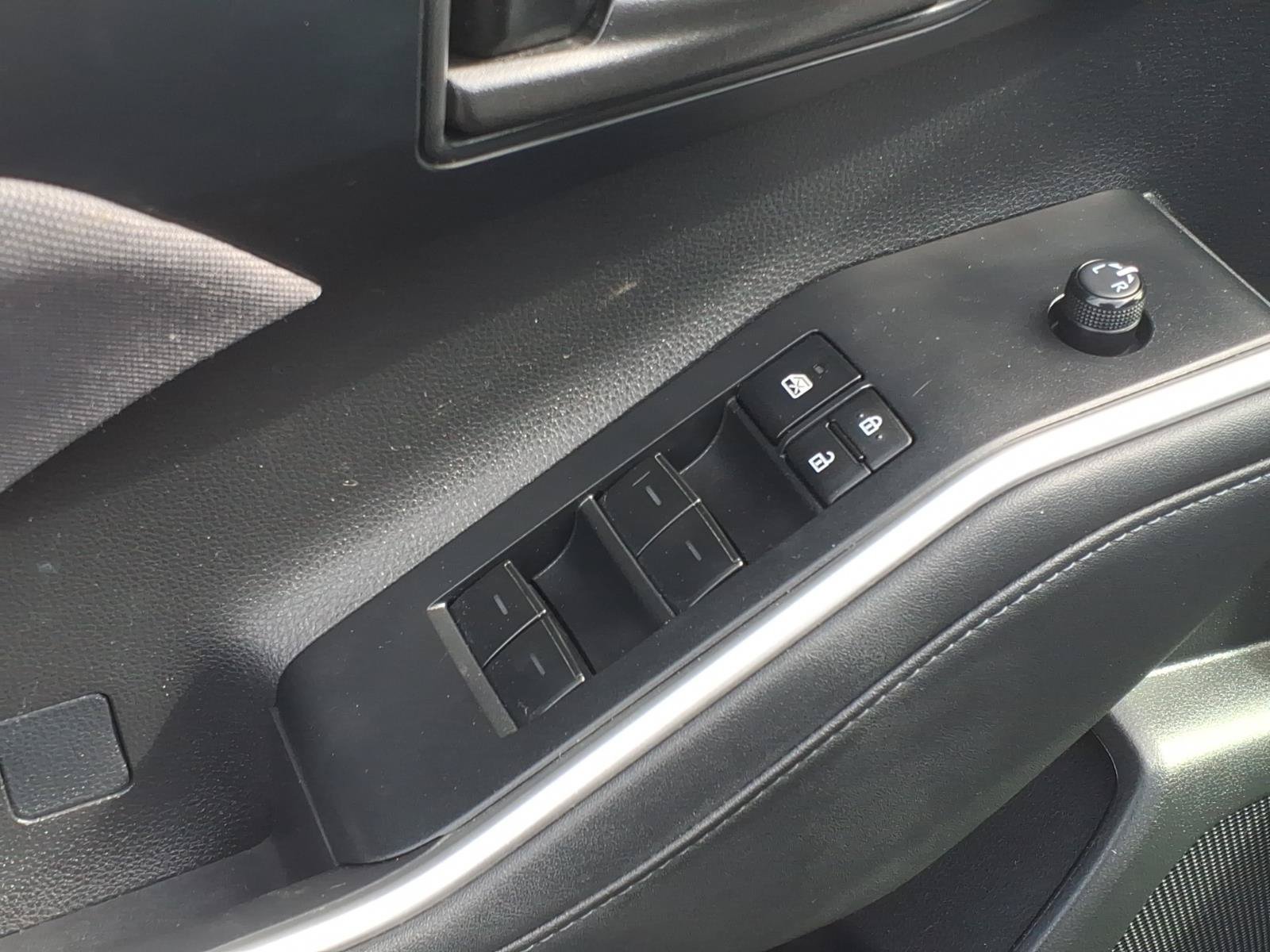 Used 2023 Toyota Highlander LE FWD image 14