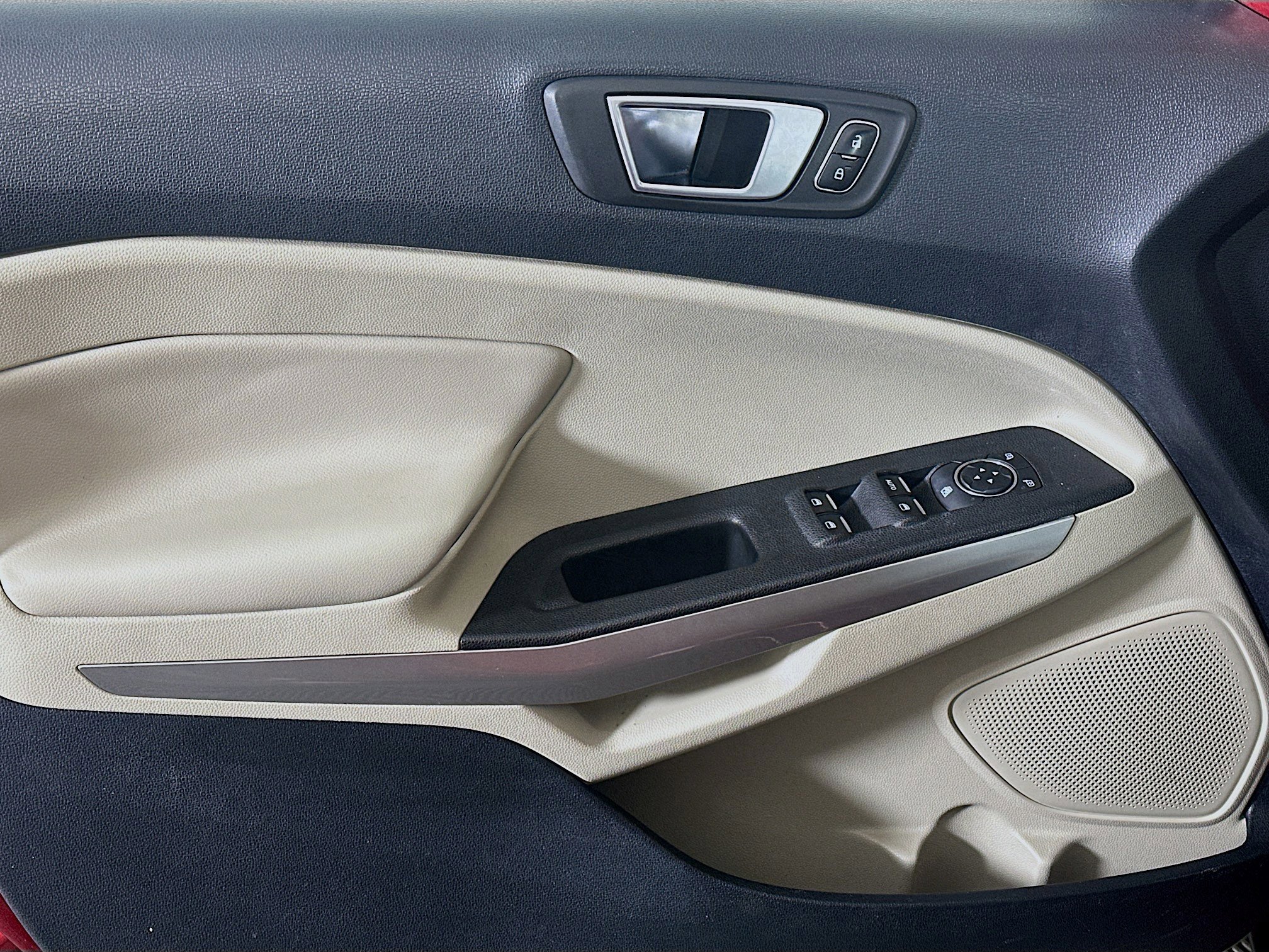 Used 2019 Ford EcoSport Titanium FWD image 15