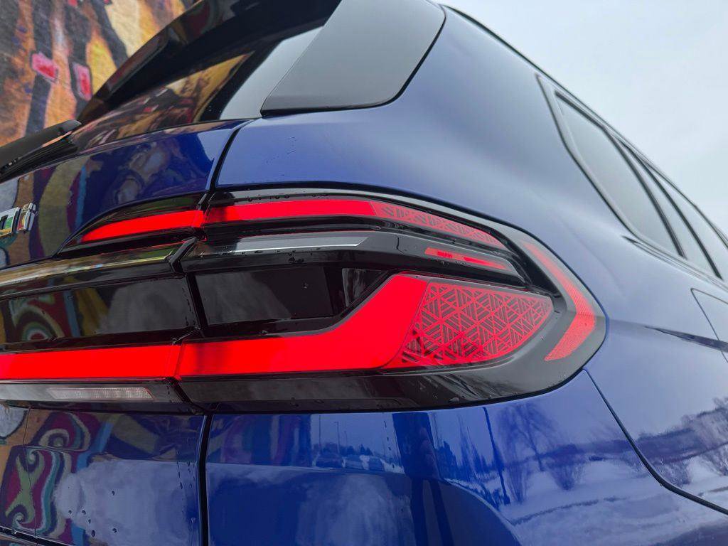 Used 2023 BMW X7 M60i w/ Executive Package image 15