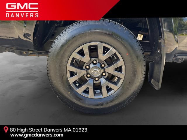 Used 2022 Toyota Tacoma SR5 w/ Technology Package AWD/4WD image 1