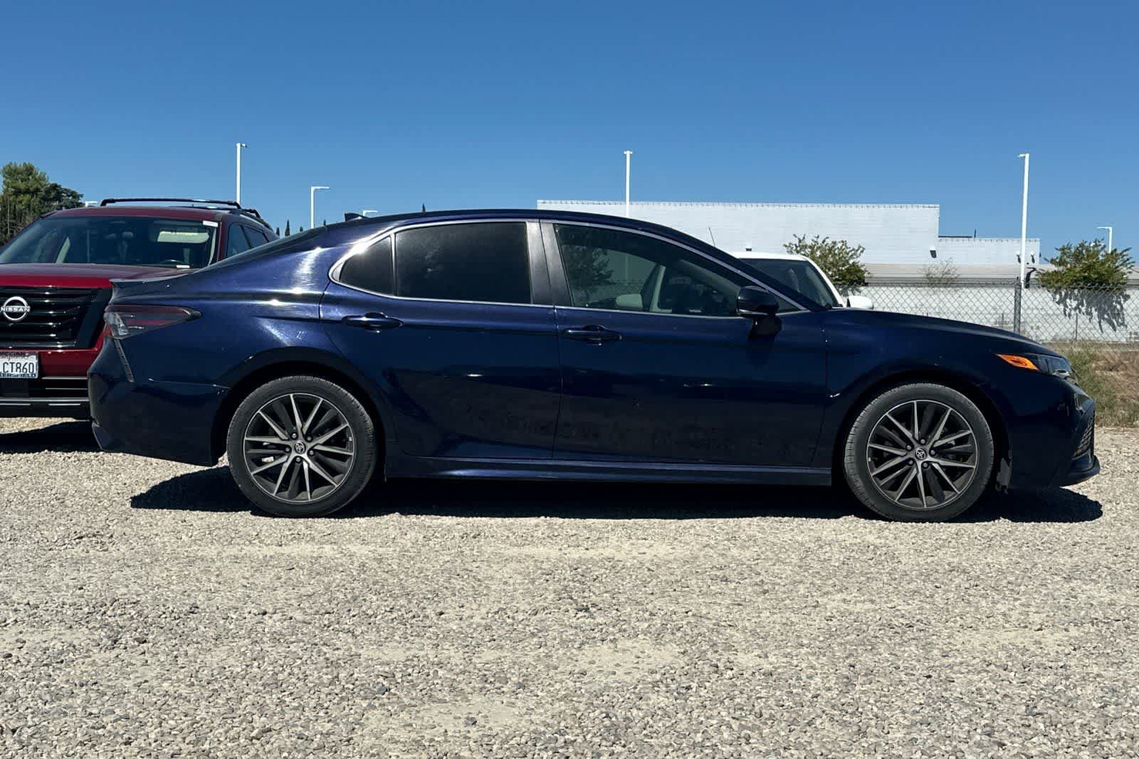 Used 2022 Toyota Camry SE FWD image 9