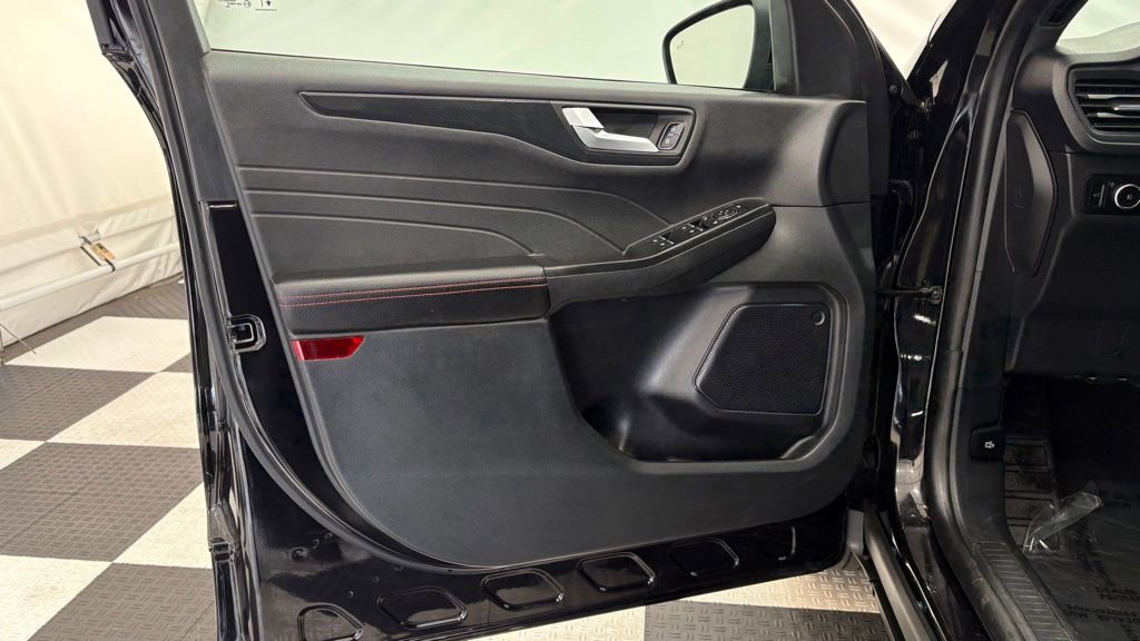 Used 2025 Ford Escape ST-Line Select image 14