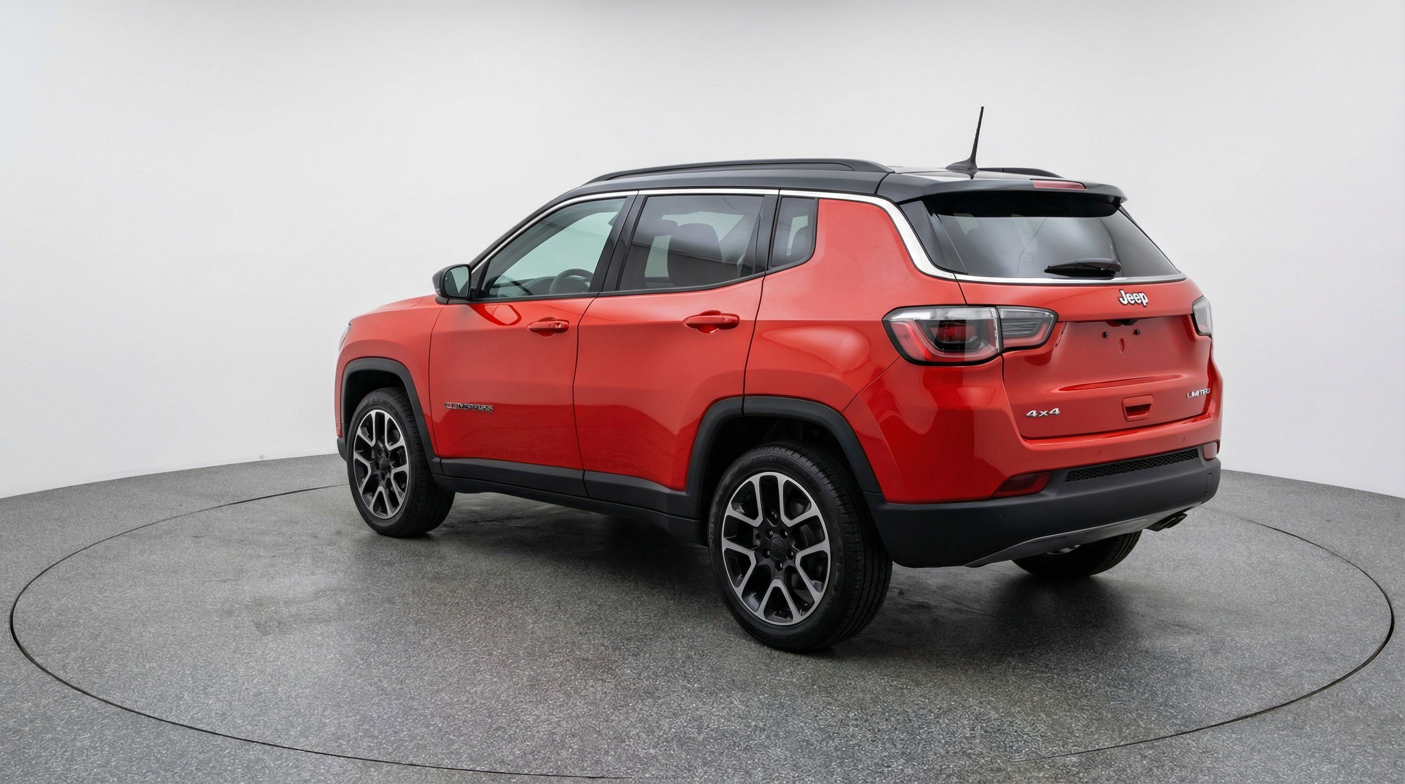 Used 2025 Jeep Compass Trailhawk image 6