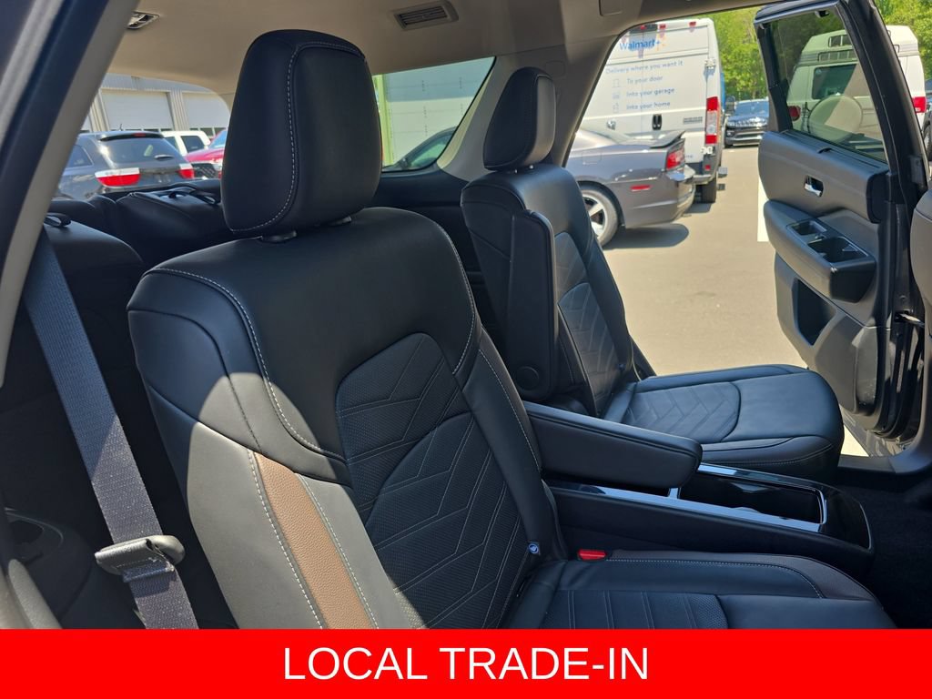 Used 2024 Nissan Pathfinder Platinum AWD/4WD image 11