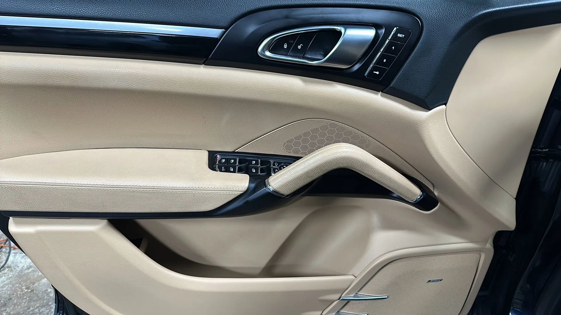 Used 2017 Porsche Cayenne S image 10