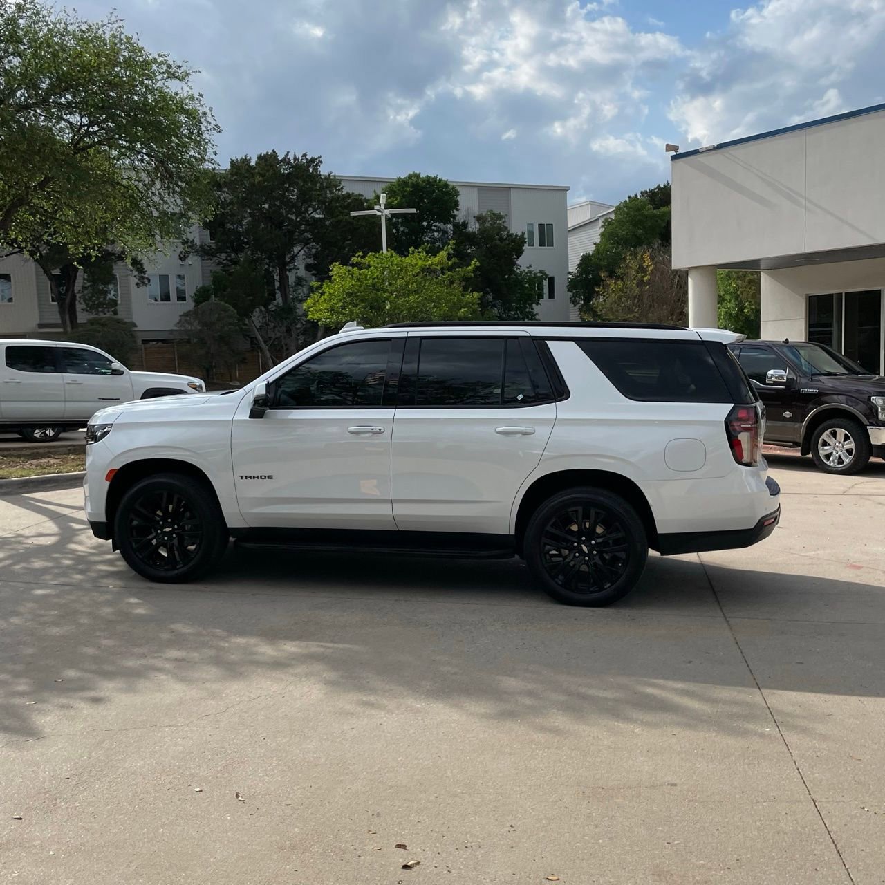 Used 2024 Chevrolet Tahoe RST w/ Luxury Package image 3