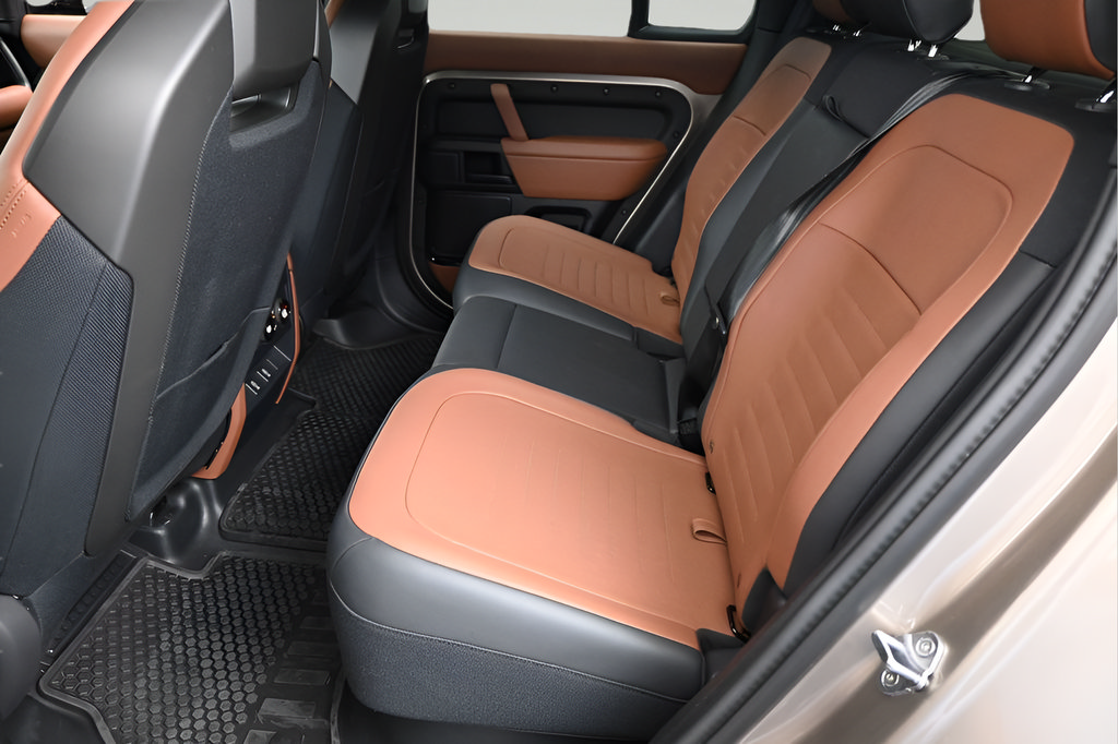 New 2026 Land Rover Defender 110 AWD/4WD image 6