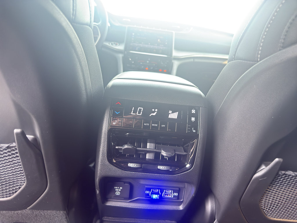 Used 2025 Jeep Grand Cherokee L Limited w/ Black Appearance Package AWD/4WD image 13