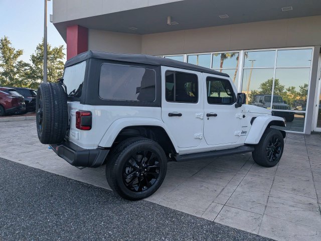 Used 2023 Jeep Wrangler Unlimited Sahara AWD/4WD image 4