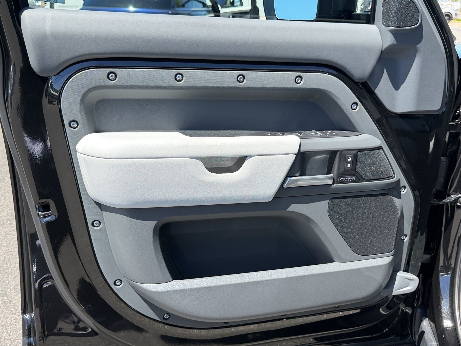 New 2026 Land Rover Defender 110 X-Dynamic SE AWD/4WD image 14