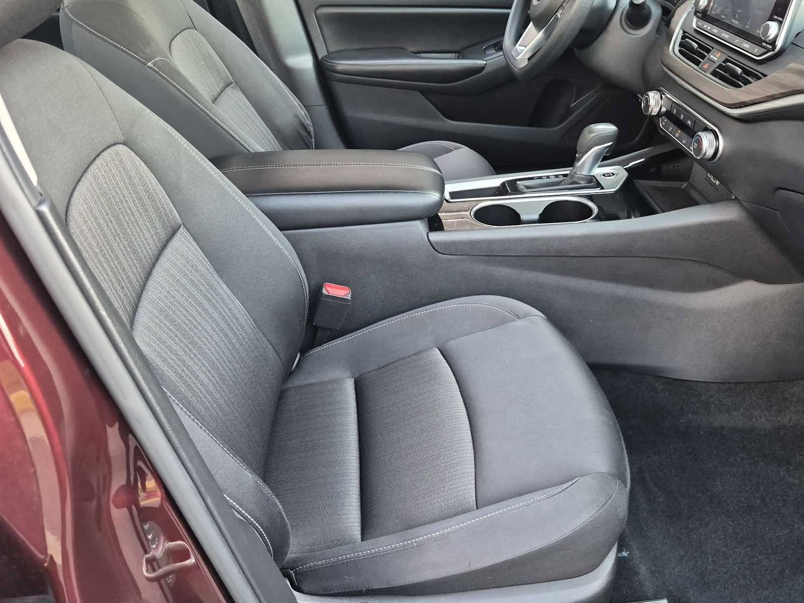 Used 2024 Nissan Altima 2.5 SV FWD image 21