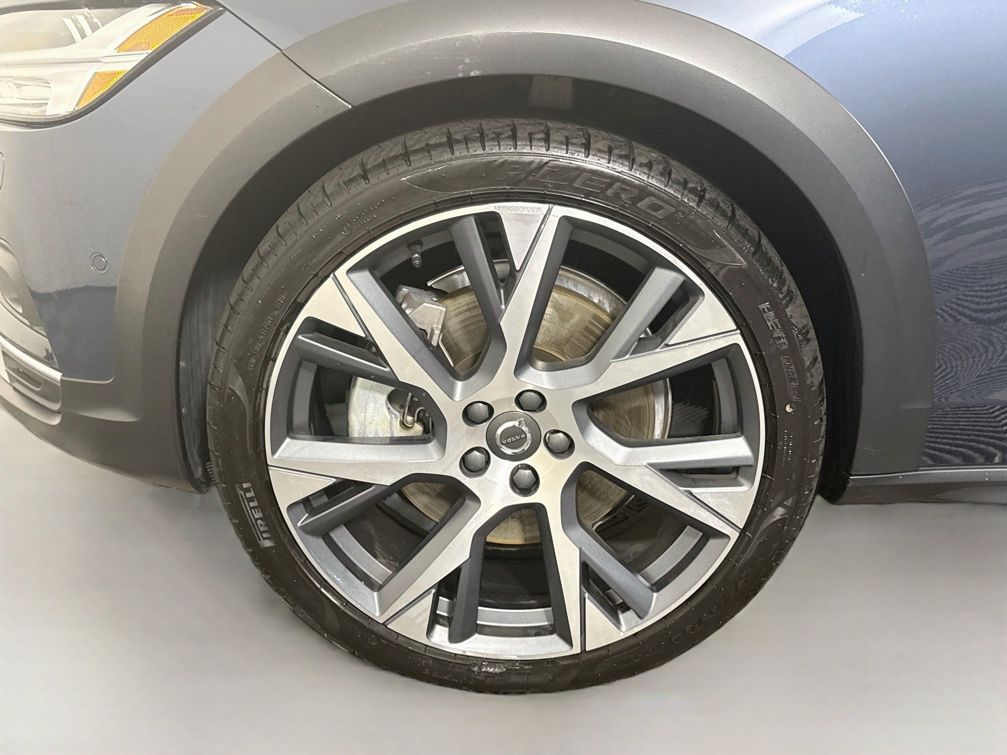 Used 2025 Volvo V90 B6 Cross Country Ultra w/ Protection Package Premier AWD/4WD image 38