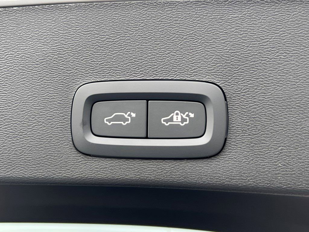 New 2026 Volvo EX40 Plus w/ Climate Package image 14