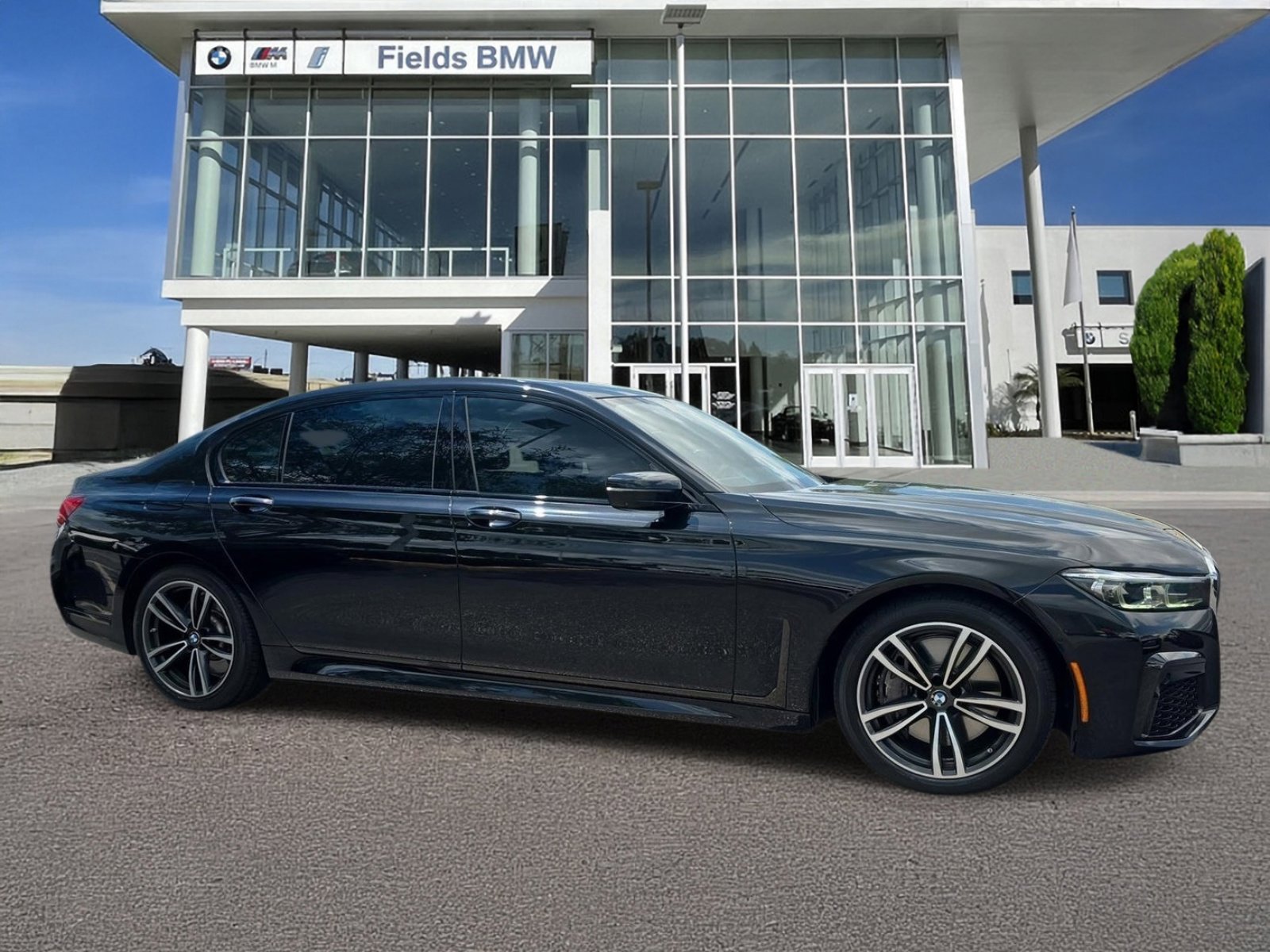 Used 2022 BMW 750i xDrive w/ Executive Package AWD/4WD image 1