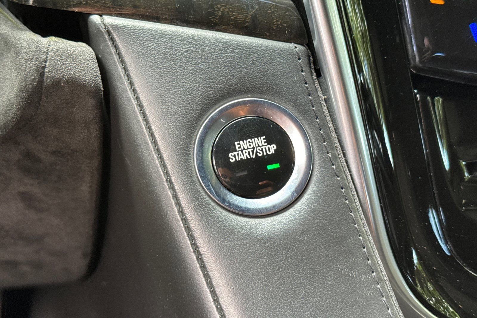 Used 2019 Cadillac Escalade ESV Platinum image 22