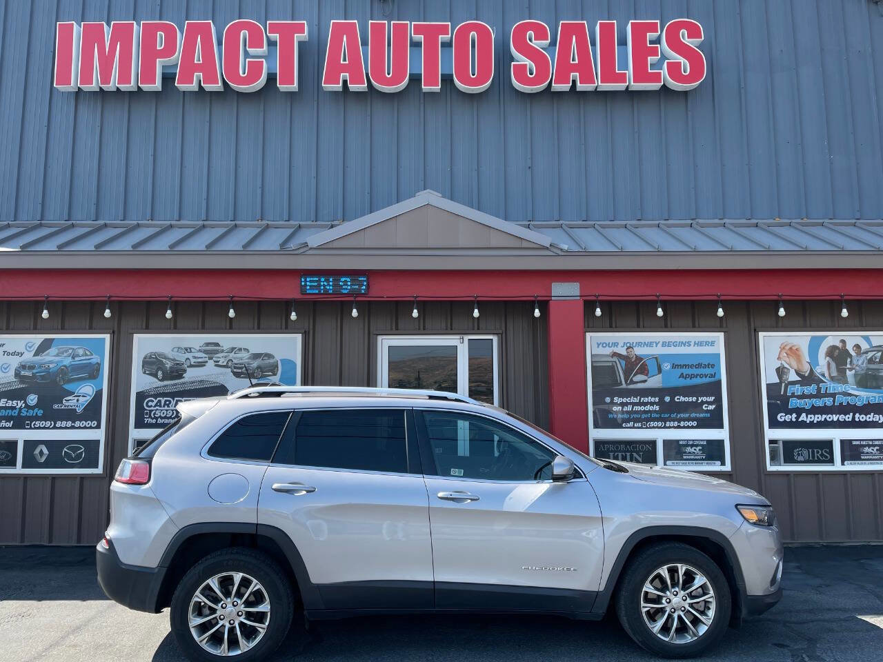 Used 2021 Jeep Cherokee Latitude Plus w/ Mopar Interior Package image 1