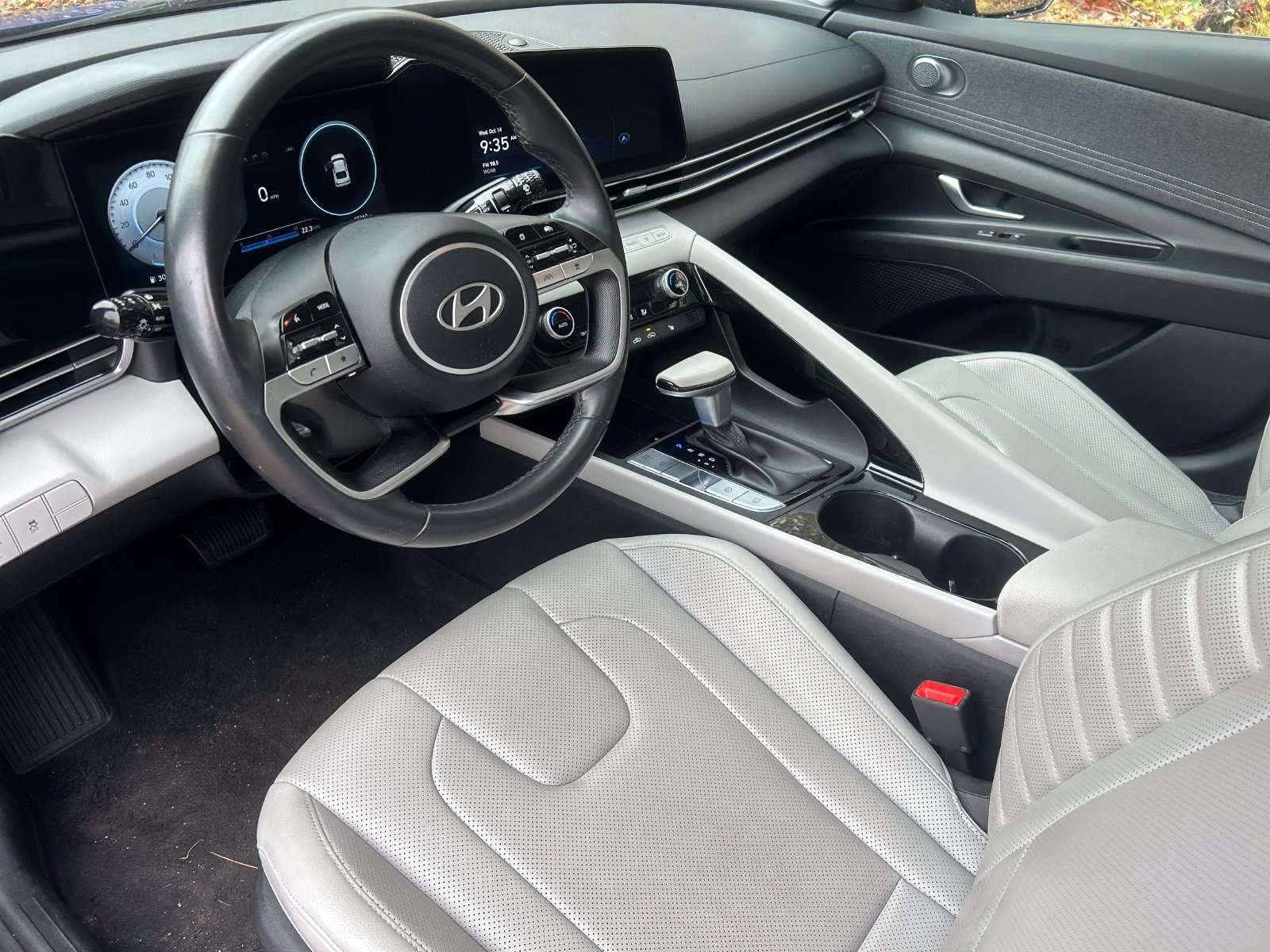 Used 2025 Hyundai Elantra Limited FWD image 12