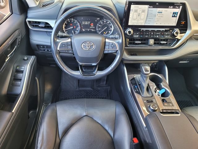 Used 2021 Toyota Highlander Platinum AWD/4WD image 19