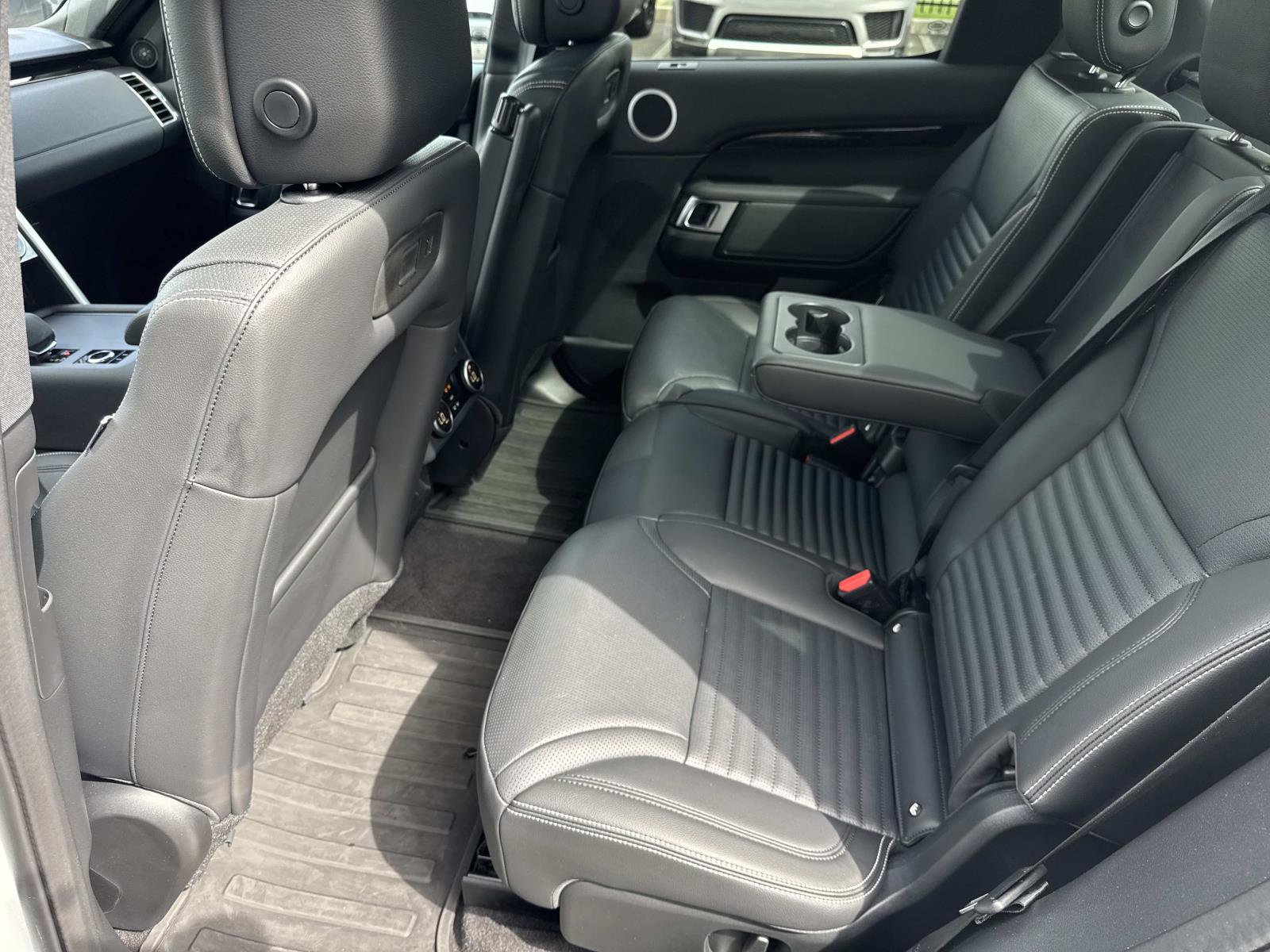 Certified 2025 Land Rover Discovery S image 15