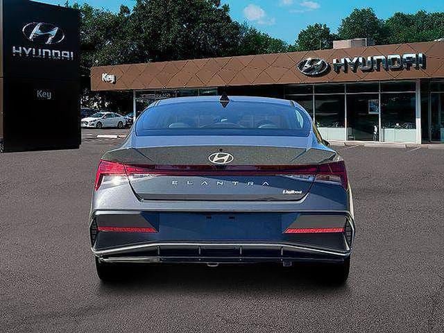 New 2026 Hyundai Elantra Limited FWD image 11