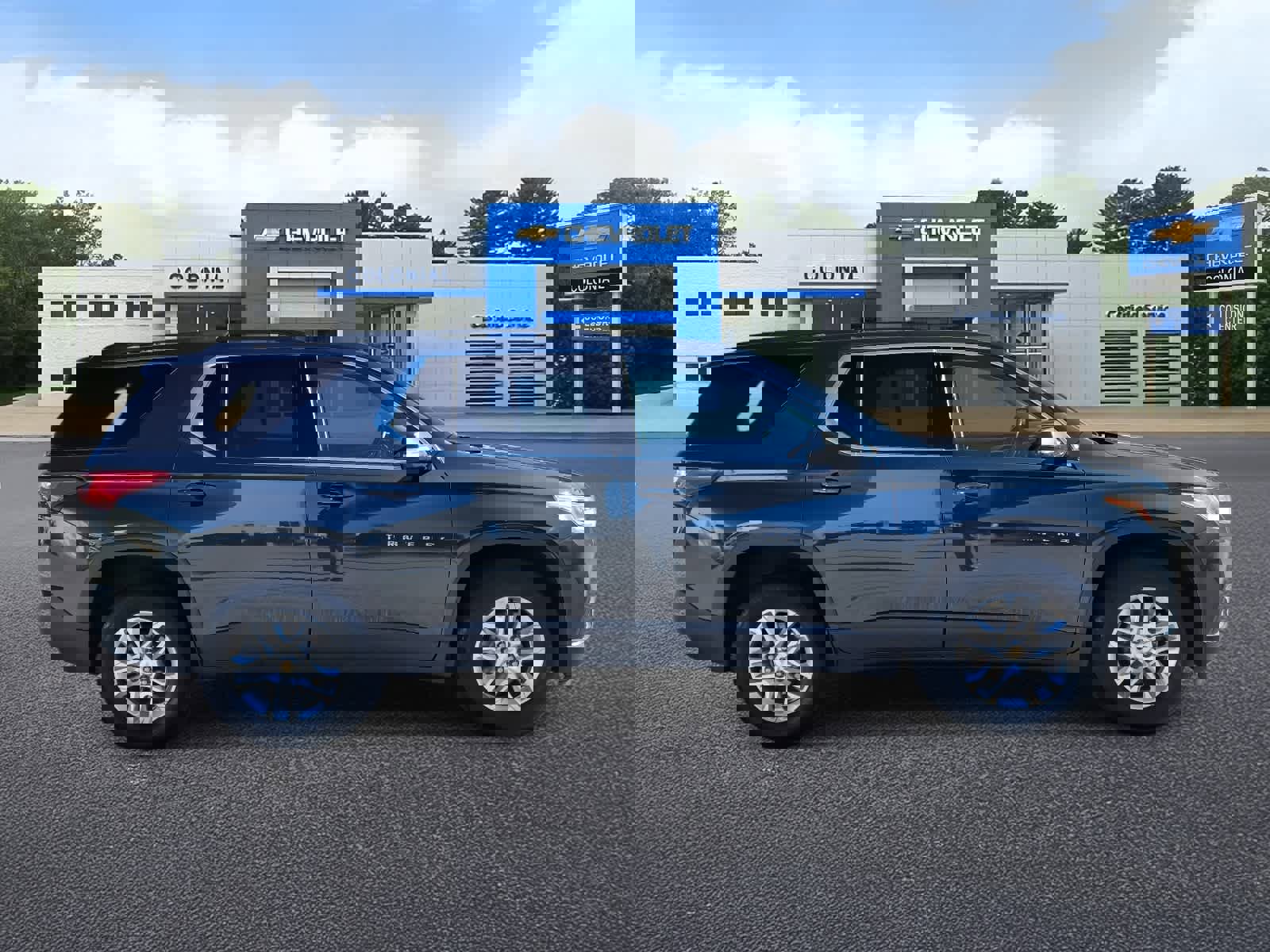 Used 2020 Chevrolet Traverse LT w/ Driver Confidence II Package image 3