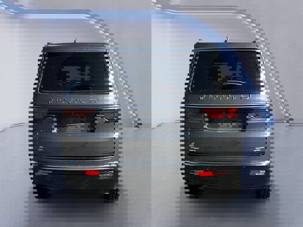 Used 2022 Jeep Wagoneer Series III w/ Premium Group I image 4