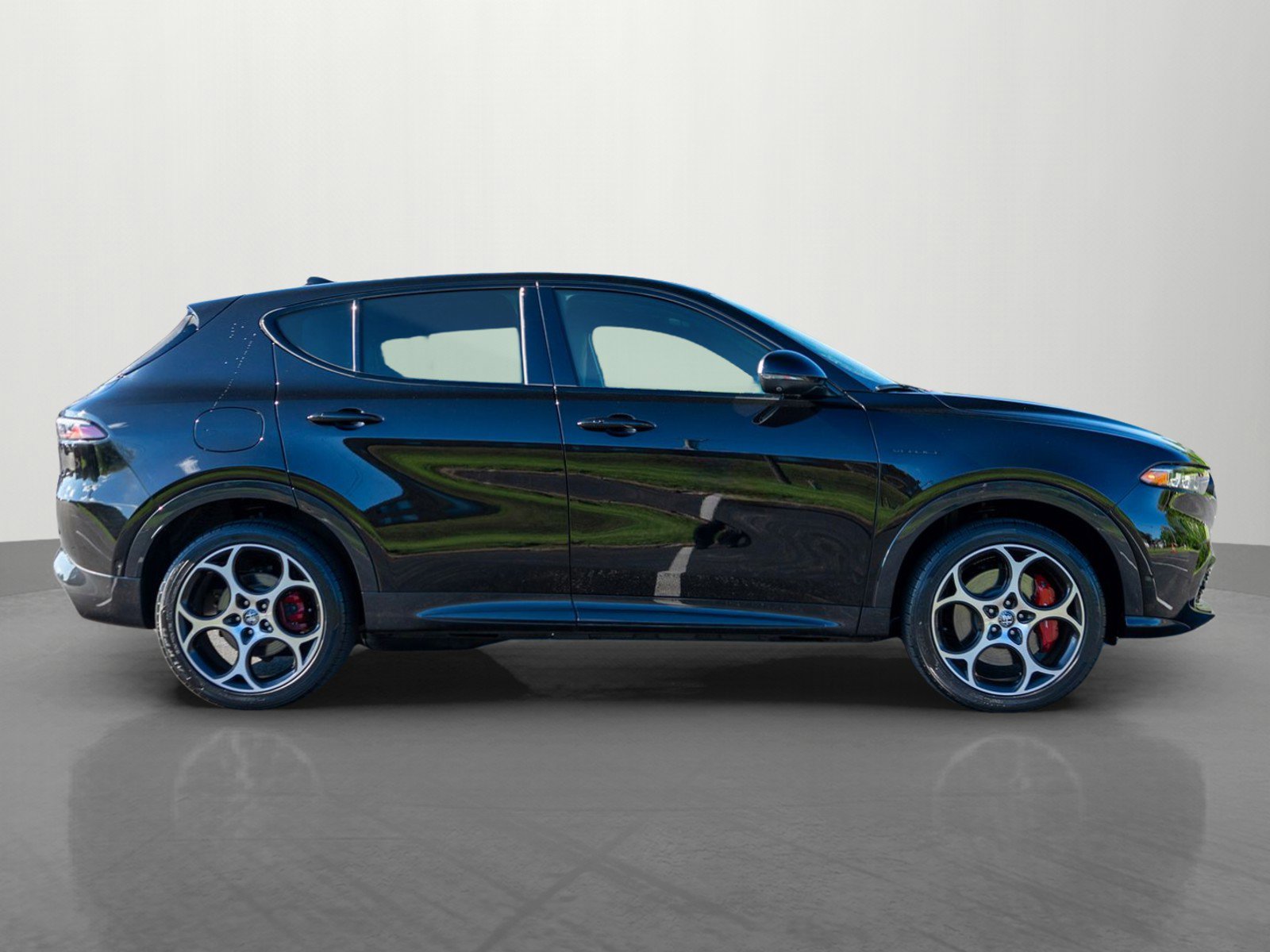 Used 2024 Alfa Romeo Tonale Veloce w/ Active Assist Package AWD/4WD image 8