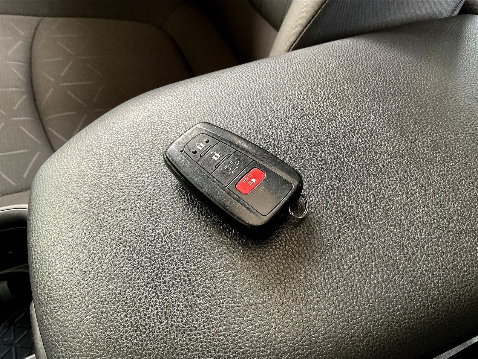 Used 2023 Toyota RAV4 XLE FWD image 33