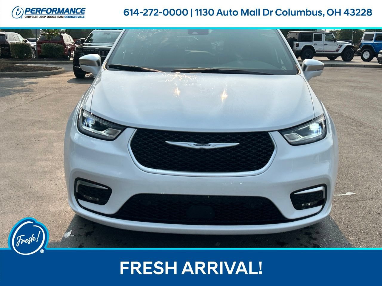 Used 2024 Chrysler Pacifica Pinnacle FWD image 8