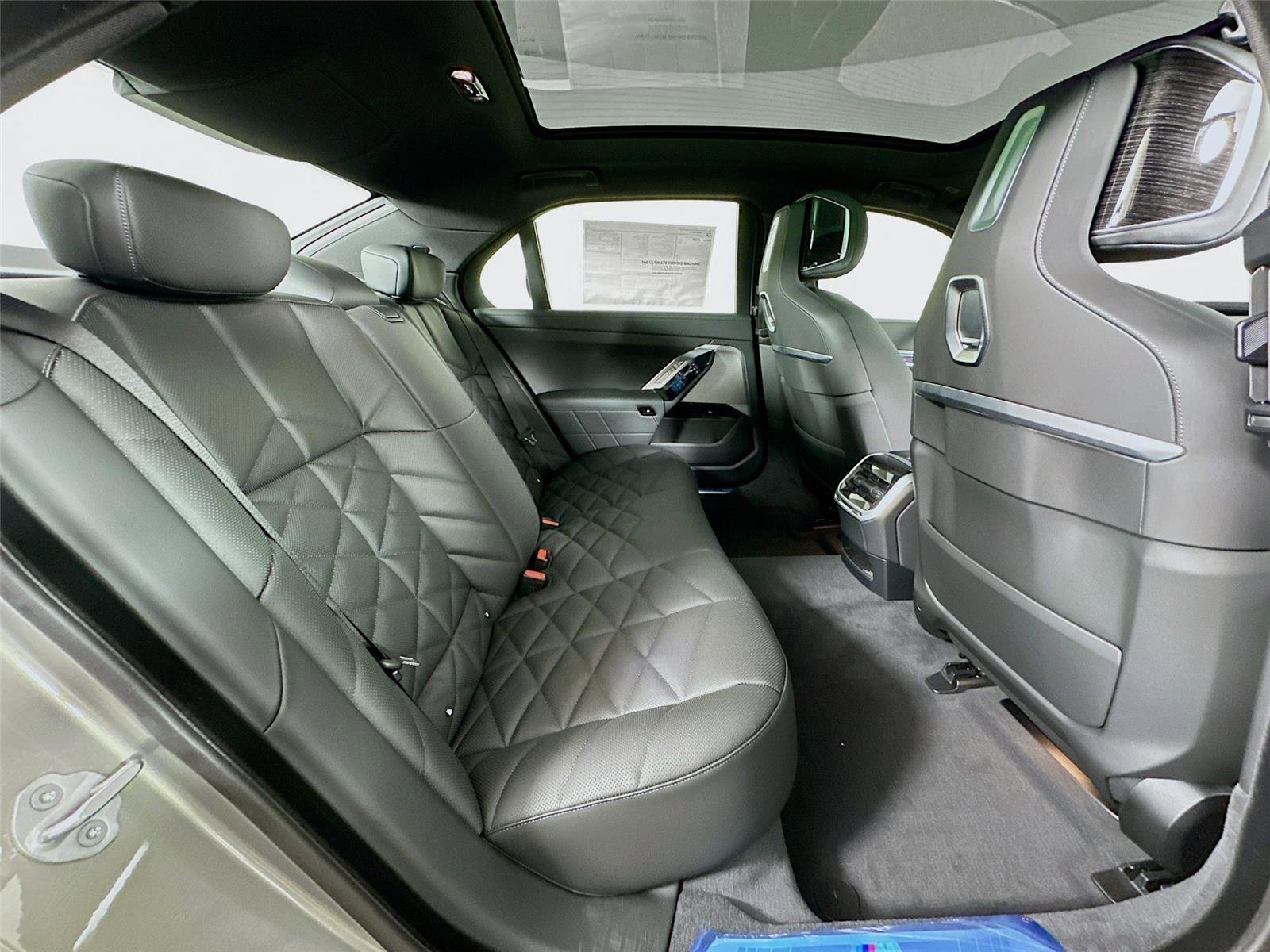 New 2026 BMW 740i xDrive w/ Premium Package image 30