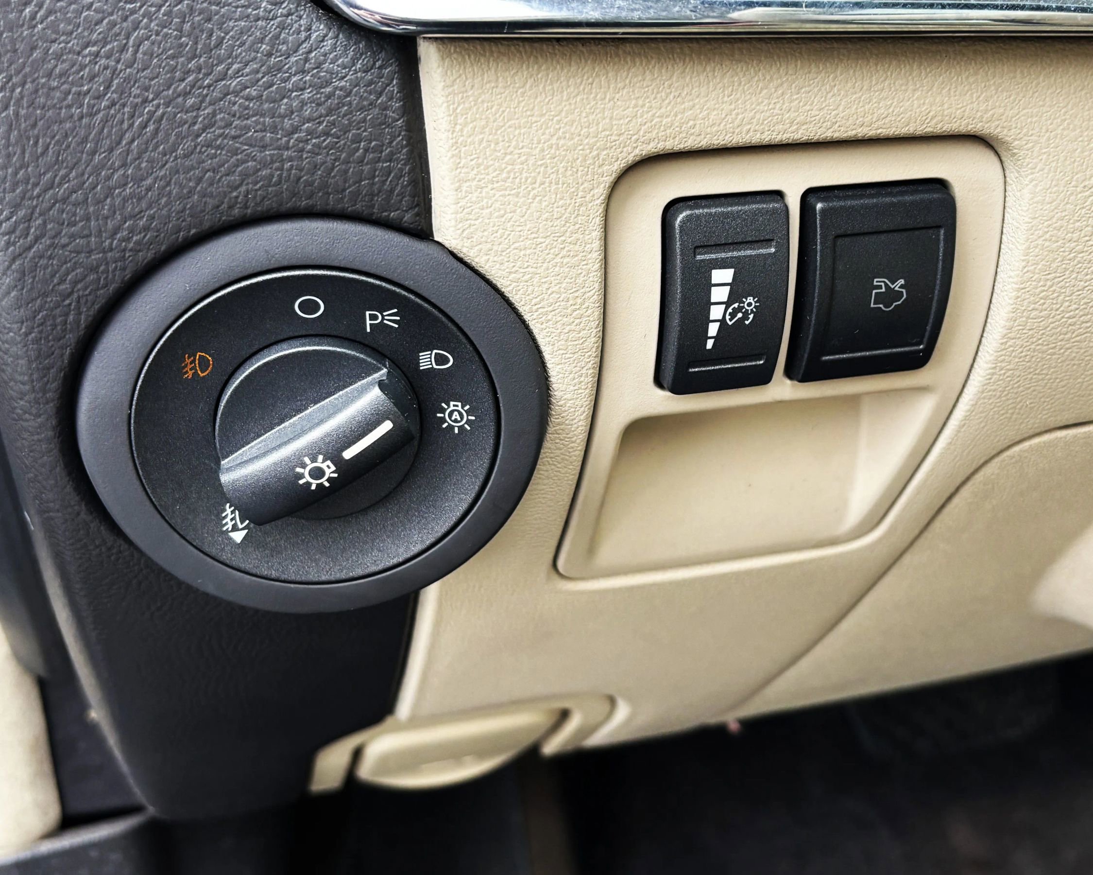 Used 2011 Lincoln MKZ Hybrid w/ 201A Rapid Spec Order Code image 17