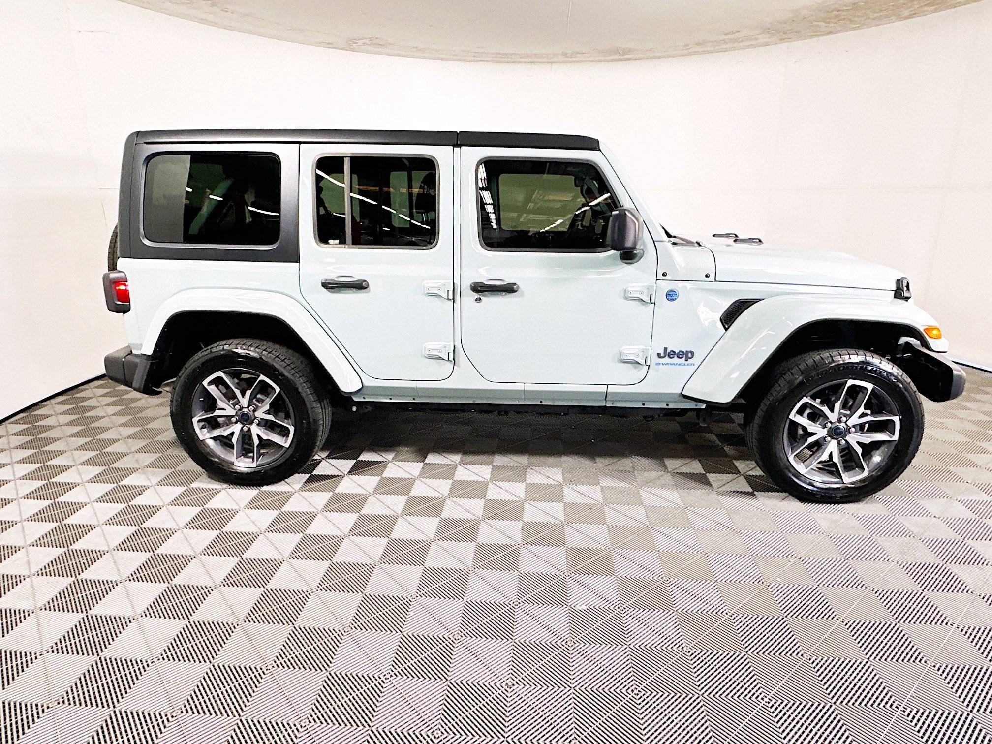Used 2024 Jeep Wrangler Sport S image 2