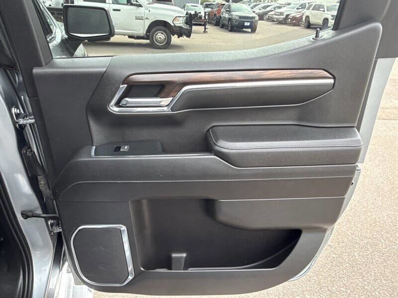 Used 2023 GMC Sierra 1500 SLT w/ SLT Convenience Package AWD/4WD image 21
