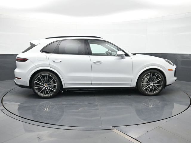 Certified 2021 Porsche Cayenne Turbo AWD/4WD image 24