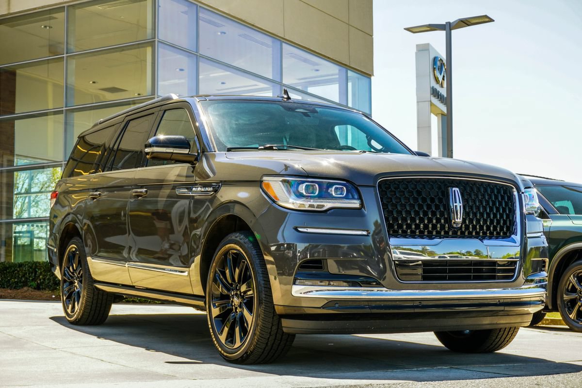 Used 2023 Lincoln Navigator L Black Label AWD/4WD image 4