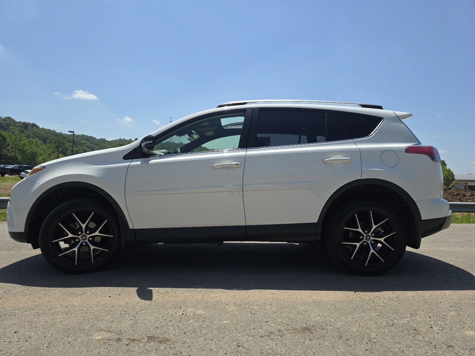 Used 2017 Toyota RAV4 SE w/ Power Extra Value Package AWD/4WD image 14