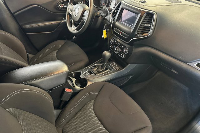 Used 2019 Jeep Cherokee Latitude w/ Popular Appearance Group FWD image 18