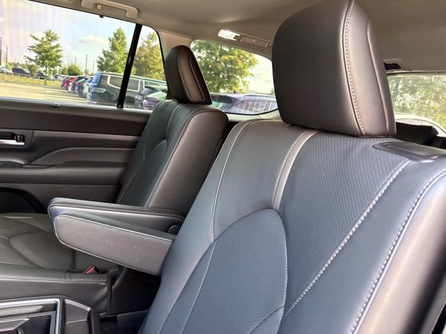 Used 2025 Toyota Grand Highlander AWD image 15