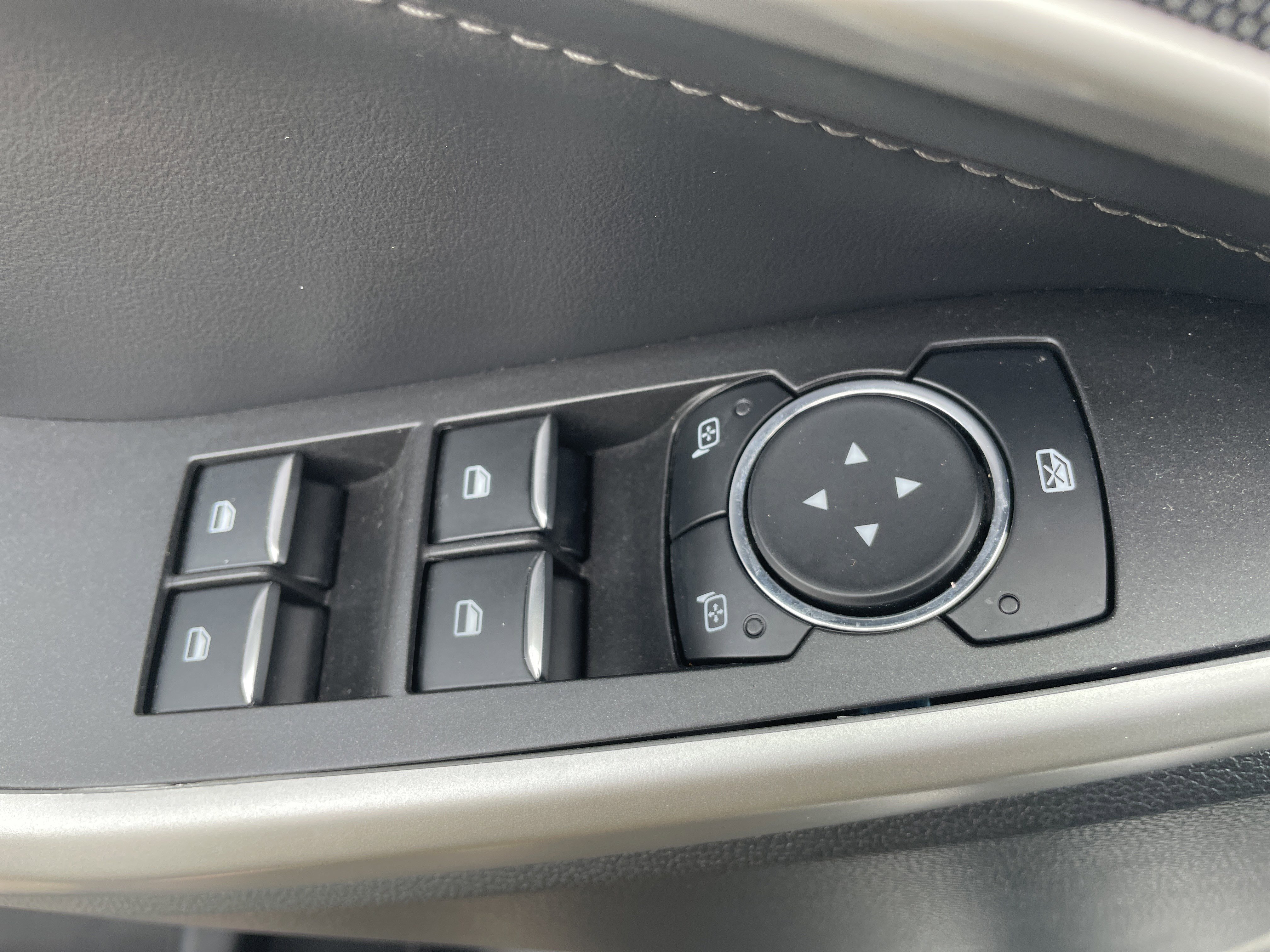 Used 2023 Ford Explorer XLT w/ Equipment Group 202A image 10