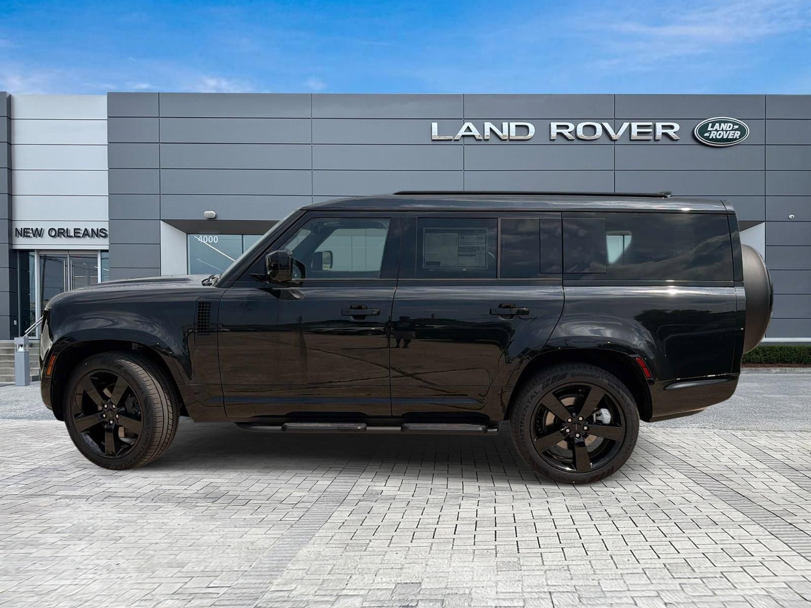 New 2026 Land Rover Defender 130 X-Dynamic SE AWD/4WD image 2